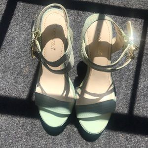 Nice shoes never have been worn wedges size 10